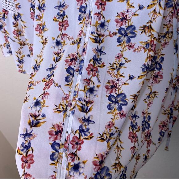 Pleione Peasant Floral Blue Pink Top Medium - Picture 3 of 9
